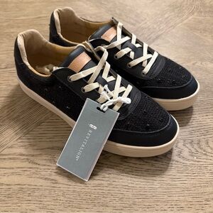 NWT Women’s Revitalign Belmont Pearl Blue Tweed Sneakers Size 12B